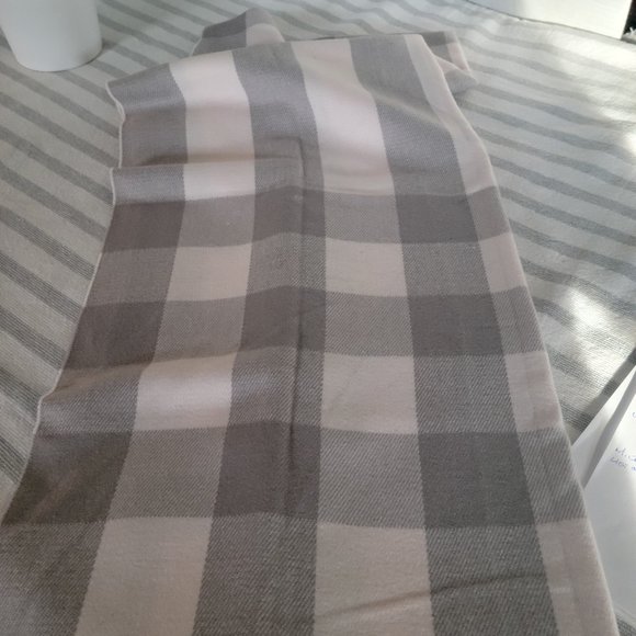 Indigo NWT Reading Cozy - Picture 2 of 6